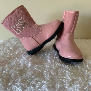 Girls pink boots!